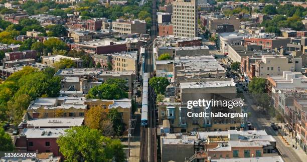 high angle aerial shot of chicago l train in wicker park - elevated train stock pictures, royalty-free photos & images
