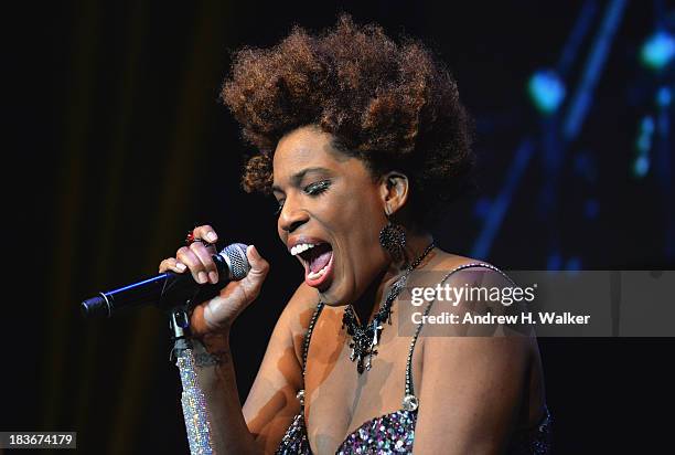 Singer Macy Gray performs at the Lupus Foundation Of America National Gala at Gotham Hall on October 8, 2013 in New York City.