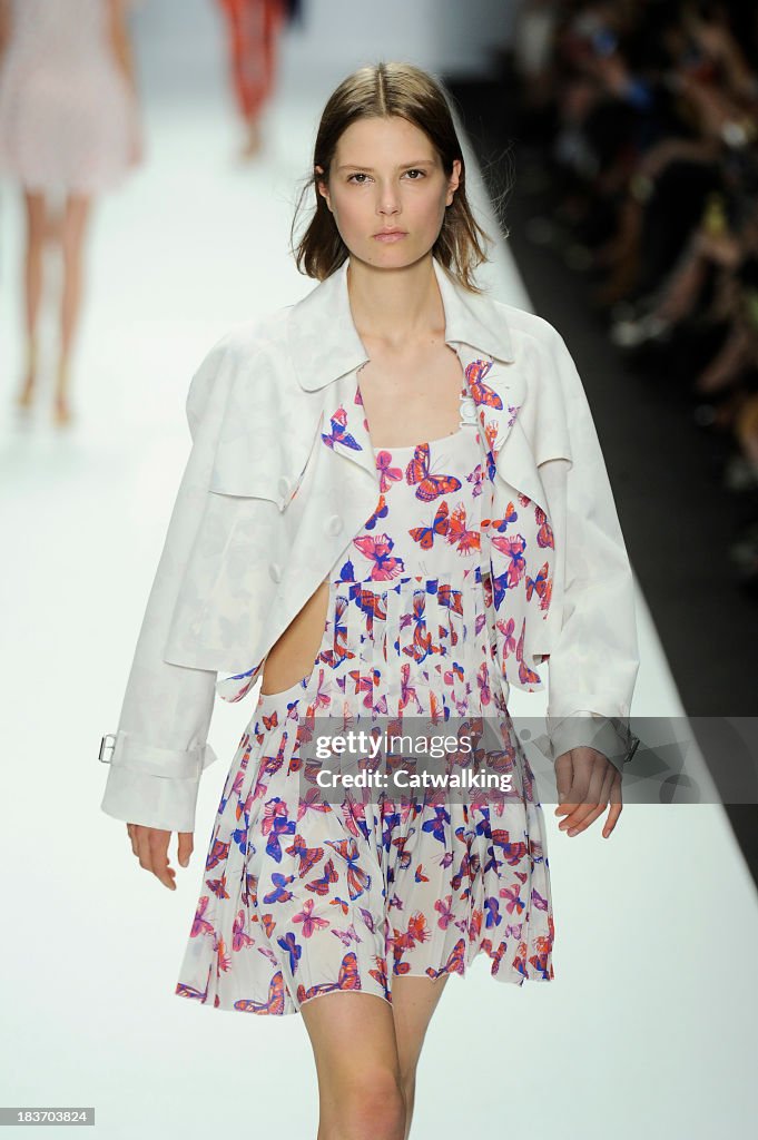 Vanessa Bruno - Runway RTW - Spring 2014 - Paris Fashion Week