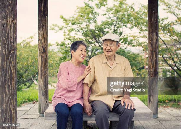 a senior couple in kyoto,japan - japanese ol stockfoto's en -beelden