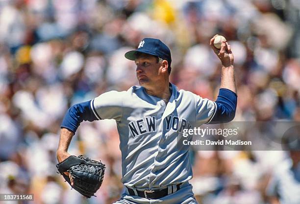 Tommy John of the New York Yankees pitches in a Major League Baseball game against the Oakland Athletics played on May 18, 1989 at the...