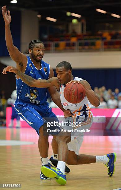 Quantez Robertson of Frankfurt challenges for the ball with Darius Adams of Bremerhaven during the BEKO Bundesliga basketball game between Eisbaeren...