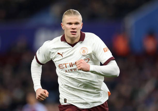Mundial de Clubes: Haaland é dúvida para o mundial Erling Haaland of Manchester City during the Premier League match between Aston Villa and Manchester City at Villa Park on December 06, 2023 in...