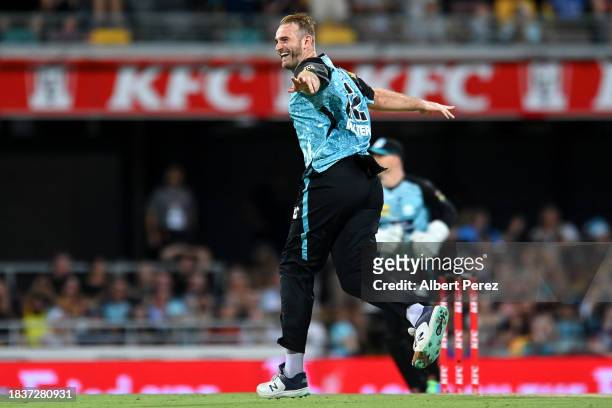 Paul Walter of the Heat celebrates dismissing Hilton Cartwright of the Stars during the BBL match between Brisbane Heat and Melbourne Stars at The...
