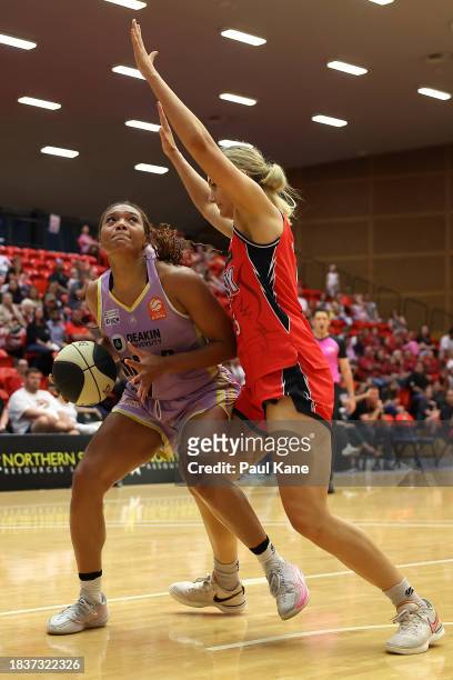 Naz Hillmon of the Boomers works to the basket against Ashlee Hannan of the Lynx during the WNBL match between Perth Lynx and Melbourne Boomers at...