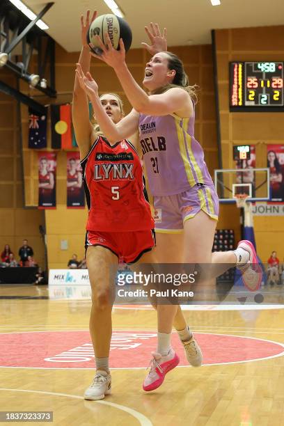 Keely Froling of the Boomers goes to the basket during the WNBL match between Perth Lynx and Melbourne Boomers at Bendat Basketball Stadium, on...