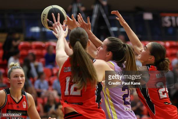 Keely Froling of the Boomers contests for a rebound against Mackenzie Clinch Hoycard and Anneli Maley of the Lynx during the WNBL match between Perth...