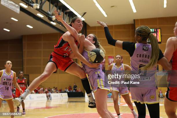 Anneli Maley of the Lynx and Keely Froling of the Boomers contest for a rebound during the WNBL match between Perth Lynx and Melbourne Boomers at...