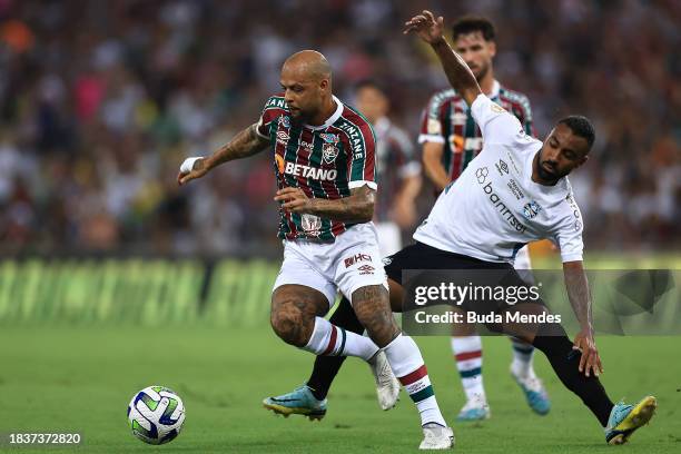 Felipe Melo of Fluminense fights for the ball with Everton Galdino of Gremio during the match between Fluminense and Gremio as part of Brasileirao...