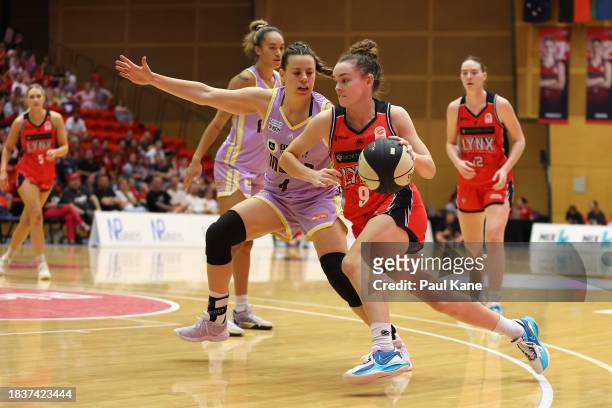 Sarah Allen of the Lynx drives to the key during the WNBL match between Perth Lynx and Melbourne Boomers at Bendat Basketball Stadium, on December 07...