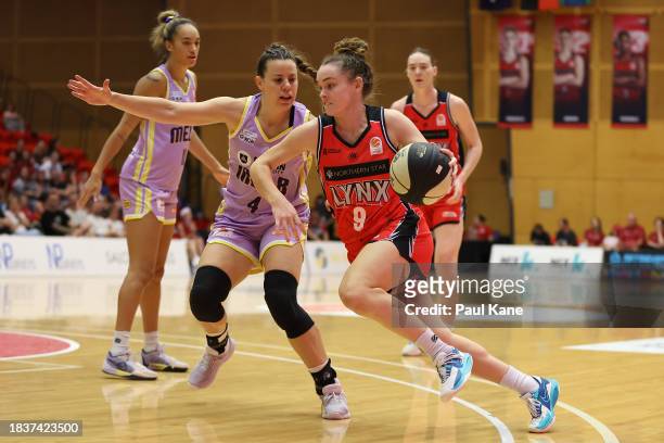 Sarah Allen of the Lynx drives to the key during the WNBL match between Perth Lynx and Melbourne Boomers at Bendat Basketball Stadium, on December 07...