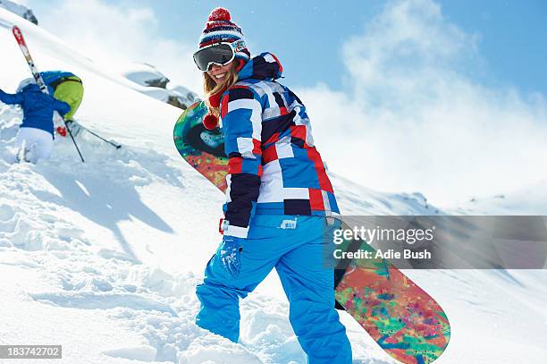 female snowboarder in snow - female bush photos stockfoto's en -beelden