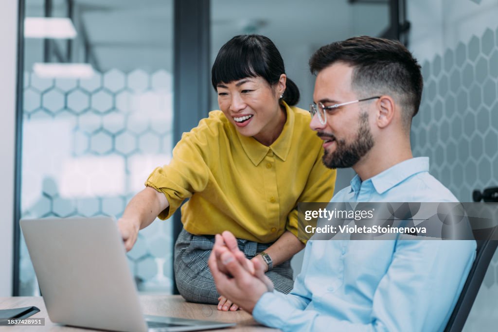 Geschäftspartner in Meetings.