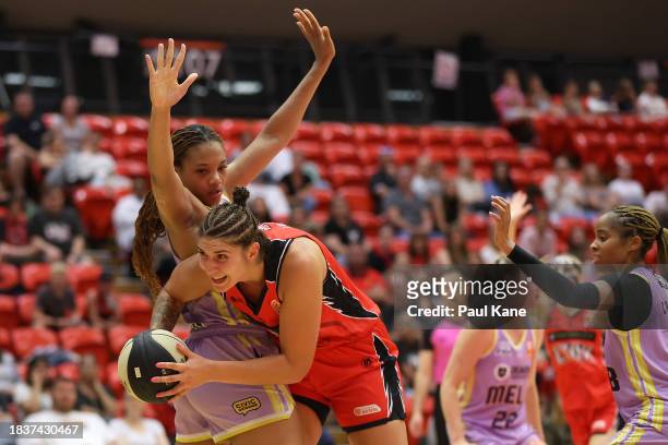 Emily Potter of the Lynx works to the basket against Naz Hillmon of the Boomers during the WNBL match between Perth Lynx and Melbourne Boomers at...