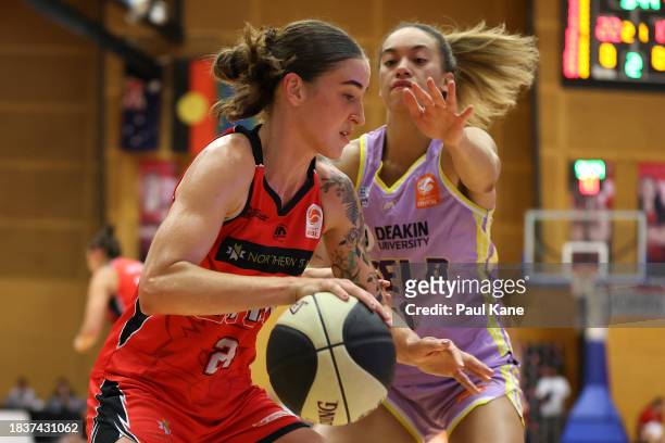 Anneli Maley of the Lynx controls the ball against Tera Reed of the Boomers during the WNBL match between Perth Lynx and Melbourne Boomers at Bendat...