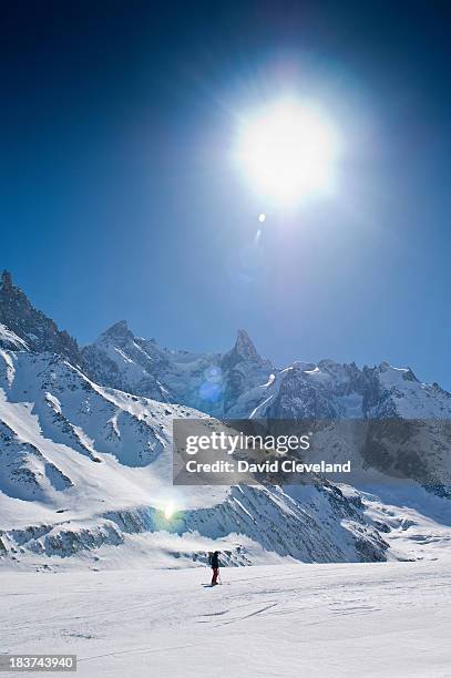 la vallee blanche, chamonix, france, on sunny day - blanche vallee stock pictures, royalty-free photos & images