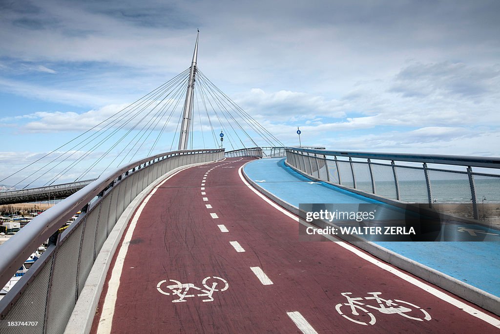 Pedestrian and cycle bridge in Pescara, Abruzzo, Italy