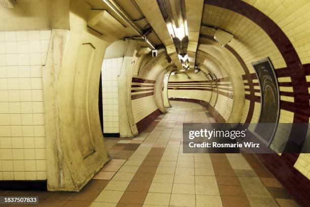 old fashioned walkway way in hamstead underground - subway station stock pictures, royalty-free photos & images