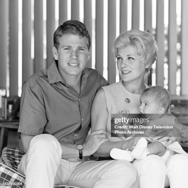 Los Angeles, CA Ryan O'Neal, Joanna Moore, Tatum O'Neal at home during the making of the ABC tv series 'Payton Place', 'Home Layout'.