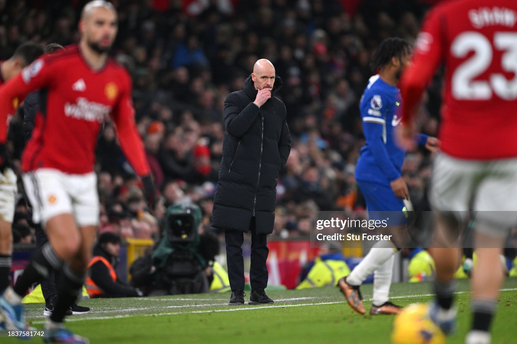 Ten Hag dryly after receiving an award: You don t win prizes in November