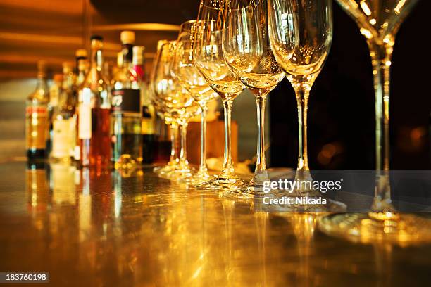 bar ",bar" - spirituosen stock-fotos und bilder