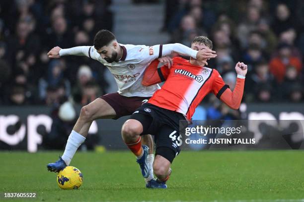 Manchester City's Croatian defender Josko Gvardiol fights for the ball with Luton Town's English midfielder Alfie Doughty during the English Premier...