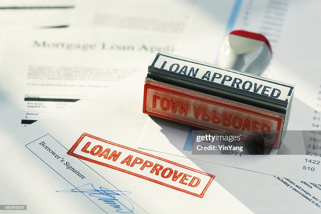 "prestito approvato" il timbro di gomma rosso approvazione di approvazione del mutuo applicazione documento