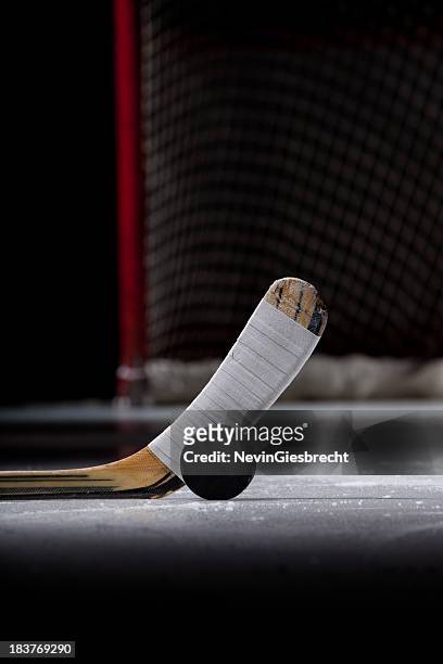 ice hockey puck and stick - hockey stick stockfoto's en -beelden