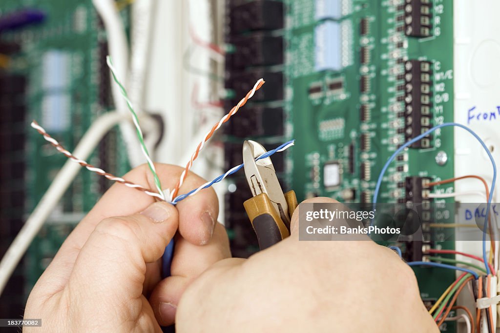 Eletricista de Treino Pequeno fio com turva fundo de Mesa de Computador