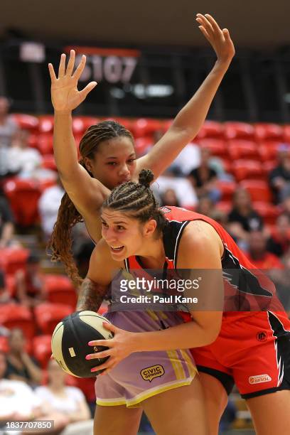Emily Potter of the Lynx looks to pass the ball against Naz Hillmon of the Boomers during the WNBL match between Perth Lynx and Melbourne Boomers at...