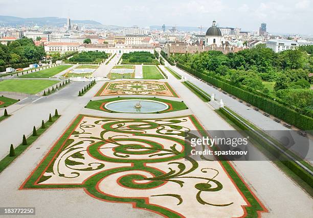 belvedere palace and its beautiful gardens - vienna stock pictures, royalty-free photos & images