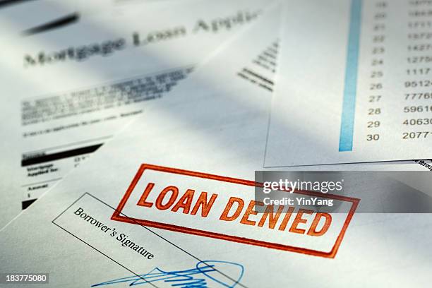 mortgage application borrower document with “loan denied” red rubber stamp - afwijzing stockfoto's en -beelden