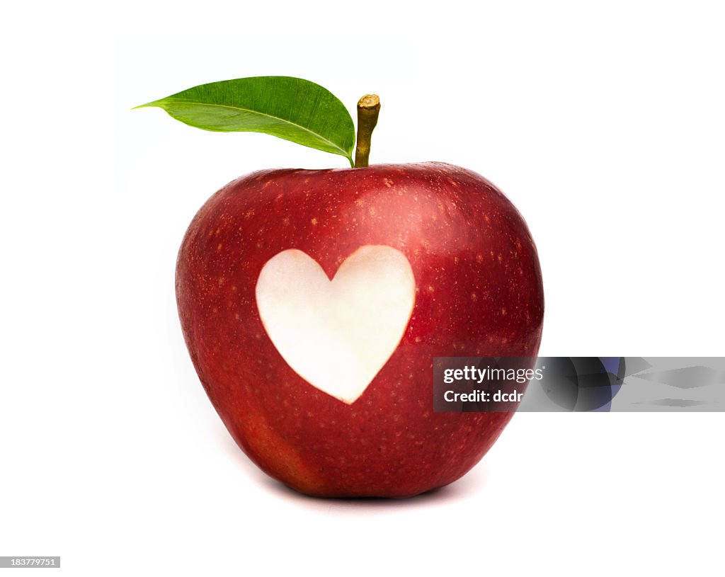 Roter Apfel mit einem Herz-symbol