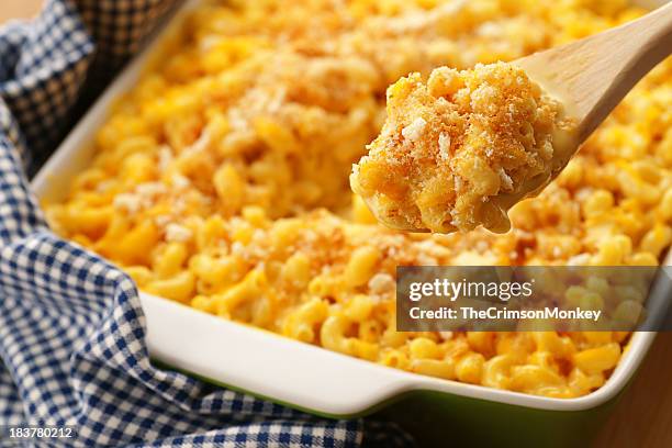 baked macaroni and cheese - mac and cheese stock pictures, royalty-free photos & images