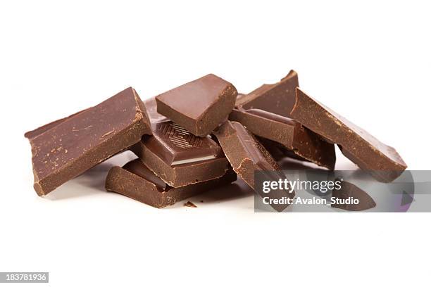 pieces of chocolate on a white background. - chocolate chunks stockfoto's en -beelden