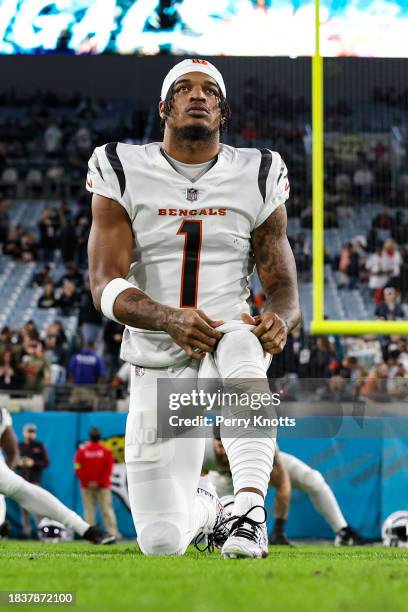 Ja'Marr Chase of the Cincinnati Bengals warms up prior to an NFL football game against the Jacksonville Jaguars at EverBank Stadium on December 4,...