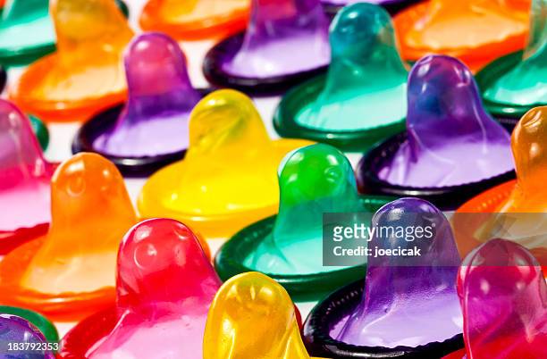 kondome in farben - contraceptive stock-fotos und bilder