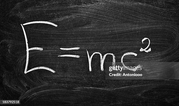 e = mc2 - einstein photos et images de collection