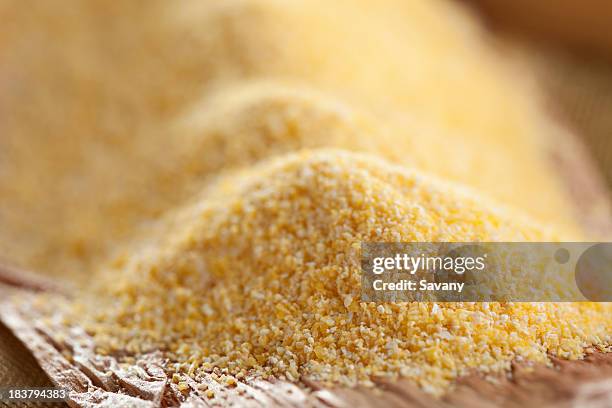 polenta - harina de maíz fotografías e imágenes de stock