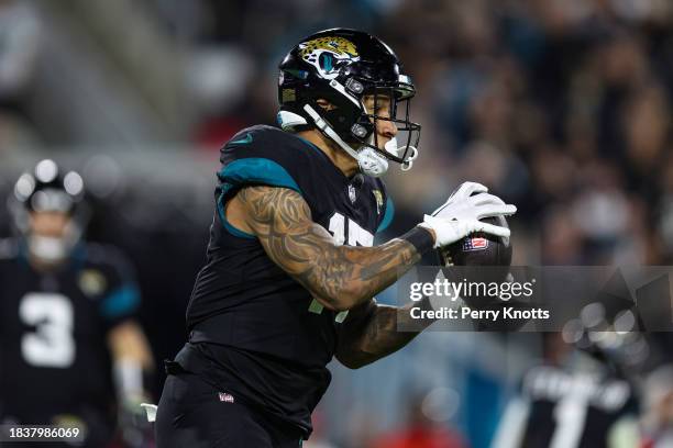 Evan Engram of the Jacksonville Jaguars runs the ball during an NFL football game against the Cincinnati Bengals at EverBank Stadium on December 4,...