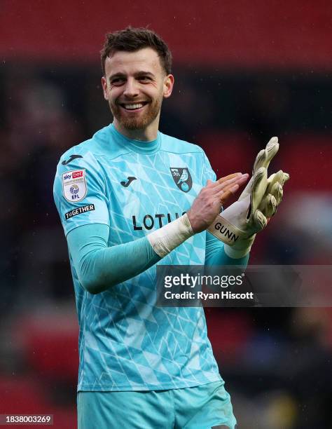 Angus Gunn of Norwich City applauds the fans after the Sky Bet Championship match between Bristol City and Norwich City at Ashton Gate on December...