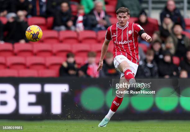 Taylor Gardner-Hickman of Bristol City crosses the ball during the Sky Bet Championship match between Bristol City and Norwich City at Ashton Gate on...