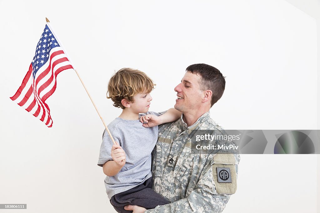 Soldado americano com seu filho