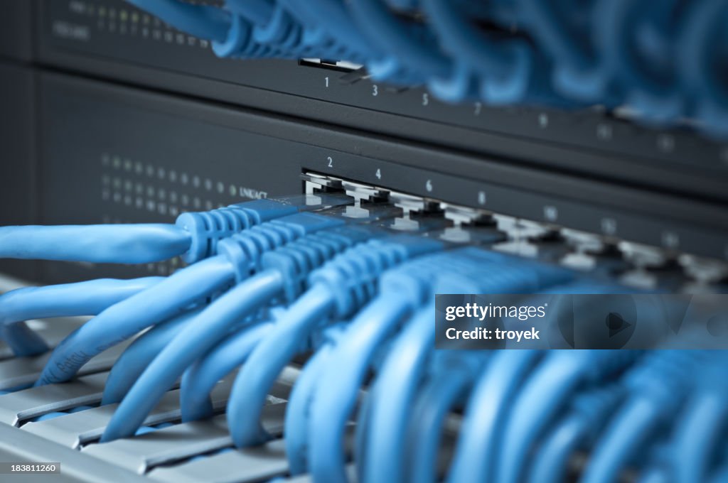 Network hub and cable