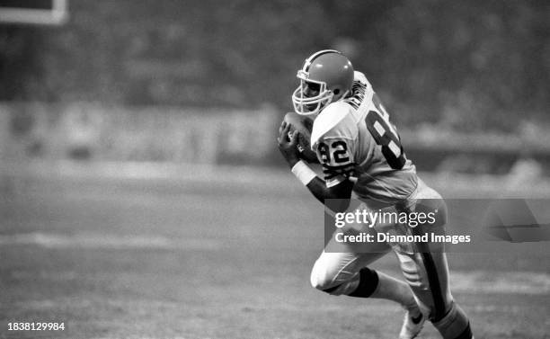 Ozzie Newsome of the Cleveland Browns catches a pass during a game against the Pittsburgh Steelers at Cleveland Municipal Stadium on September 16,...