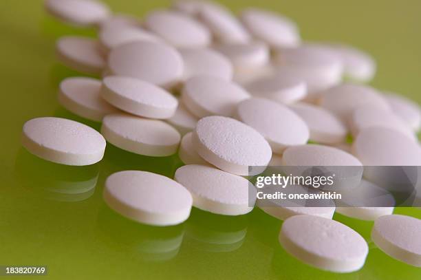 ergänzungen - entzündungshemmend stock-fotos und bilder