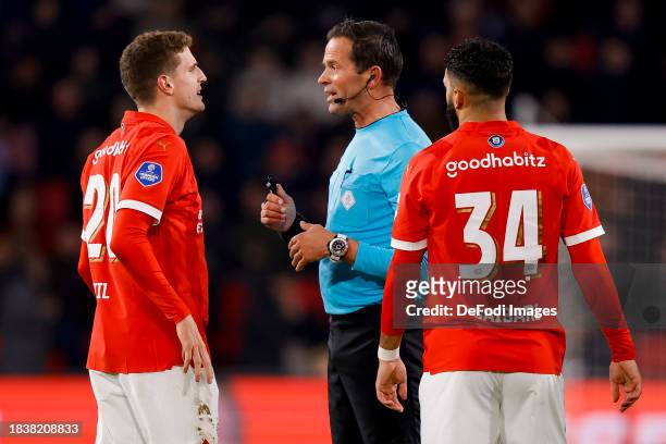 Guus Til of PSV Eindhoven and referee Bas Nijhuis during the Dutch Eredivisie match between PSV Eindhoven and sc Heerenveen at Philips Stadion on...