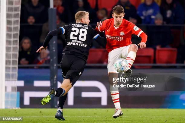 Luuk Brouwers of SC Heerenveen and Olivier Boscagli of PSV Eindhoven battle for the ball during the Dutch Eredivisie match between PSV Eindhoven and...