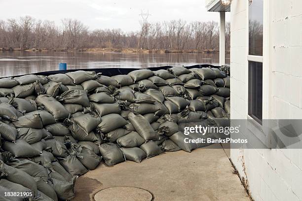 sandbag wall prepared for a major river flood - dyke stockfoto's en -beelden