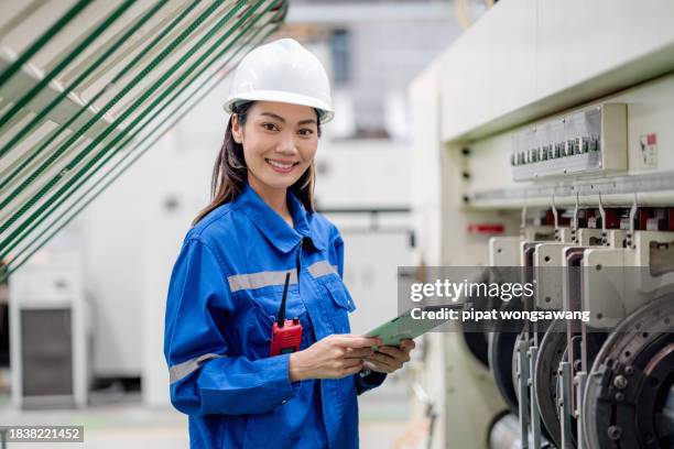 maintenance engineer inspects machinery in a cardboard parts factory. - consultation lake fotografías e imágenes de stock